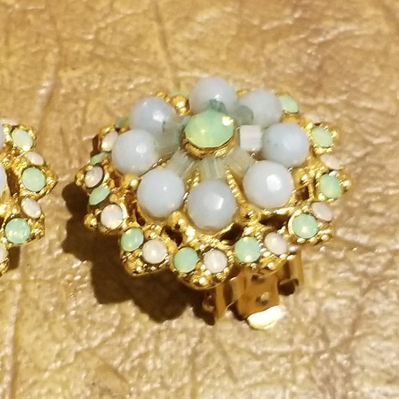 RARE DESIGNER VINTAGE JOSE & MARIA BARRERA FLOWER ROUND CLUSTER Crystal Earrings - Picture 11 of 12